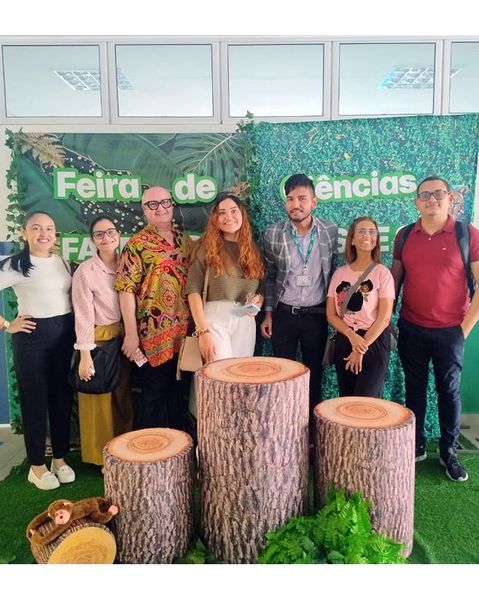 Foto 1. Mestrandos e Doutorandas do PPGET: Kaellen Ferreira, Nathalie Barros, Paulo Ruschel, Jhiemelle Rocha,  Jander Ramires, Joyce Vieira e Thiago Nunes.